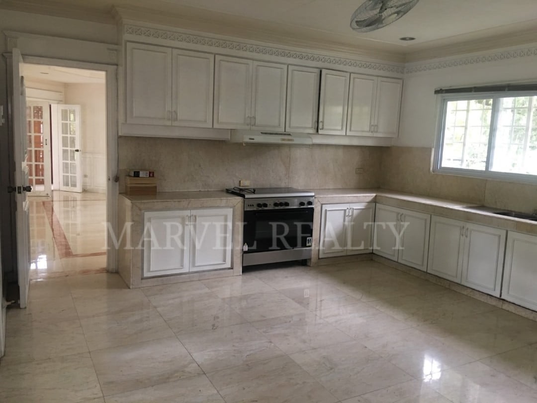 For Lease 4BR H&L in AAV