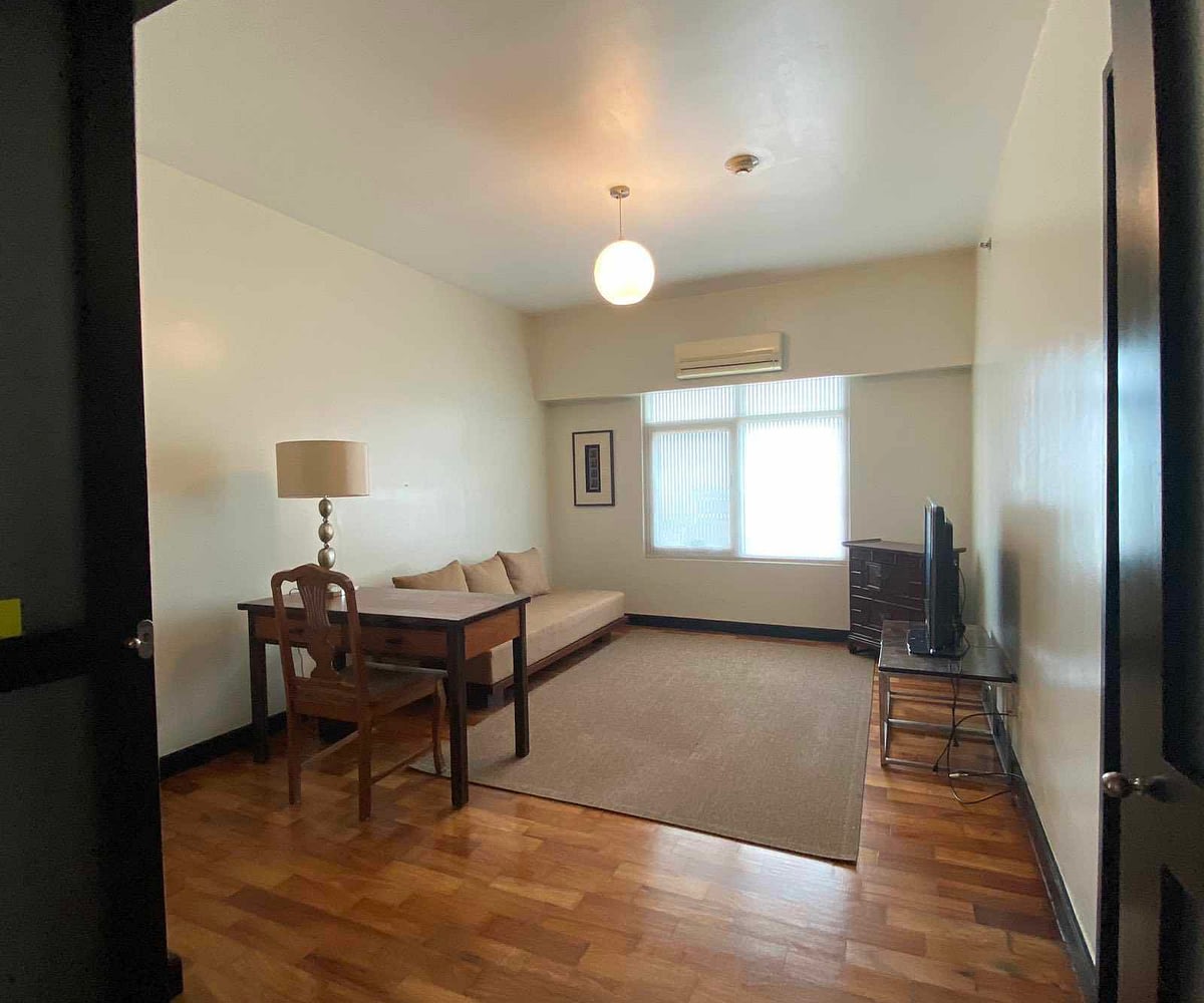 Mahogany One Serendra Unit for Rent