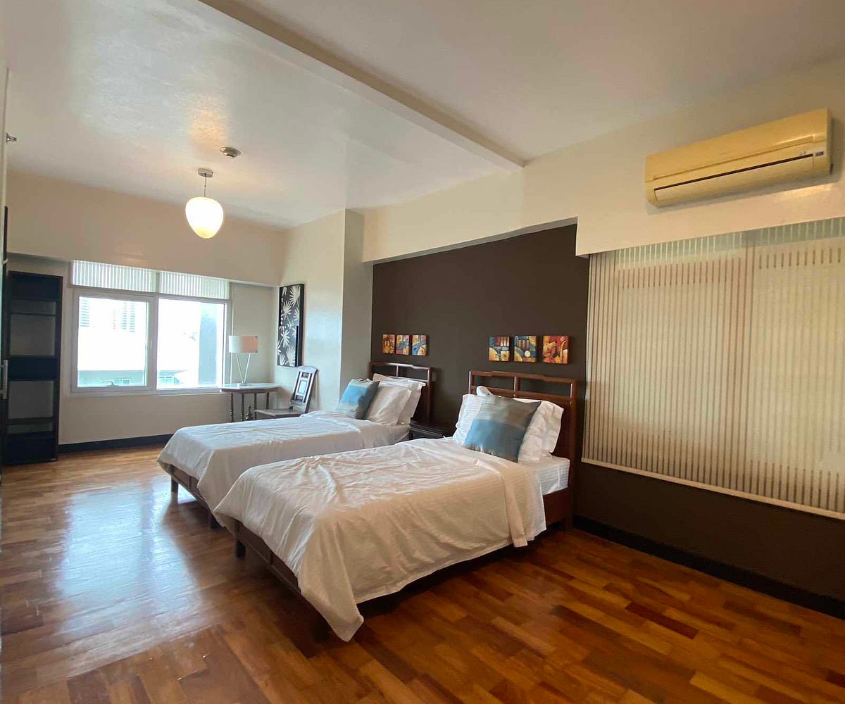 Mahogany One Serendra Unit for Rent