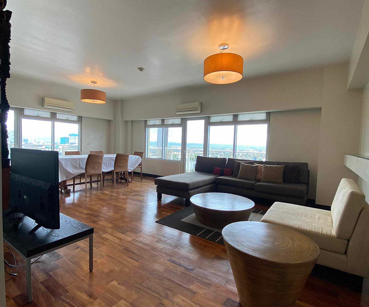 Mahogany One Serendra Unit for Rent