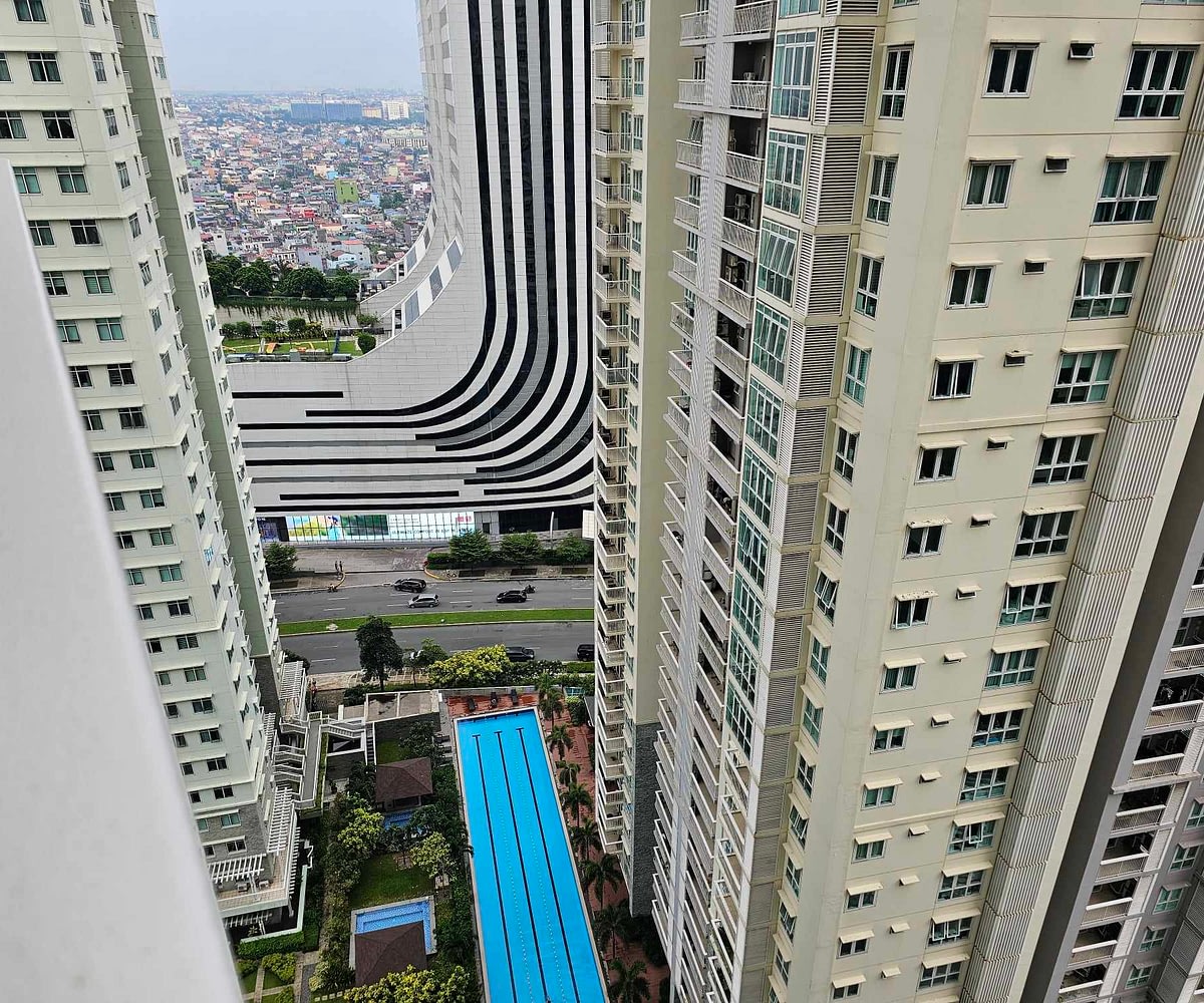 Condo Unit at Meranti Two Serendra for Sale