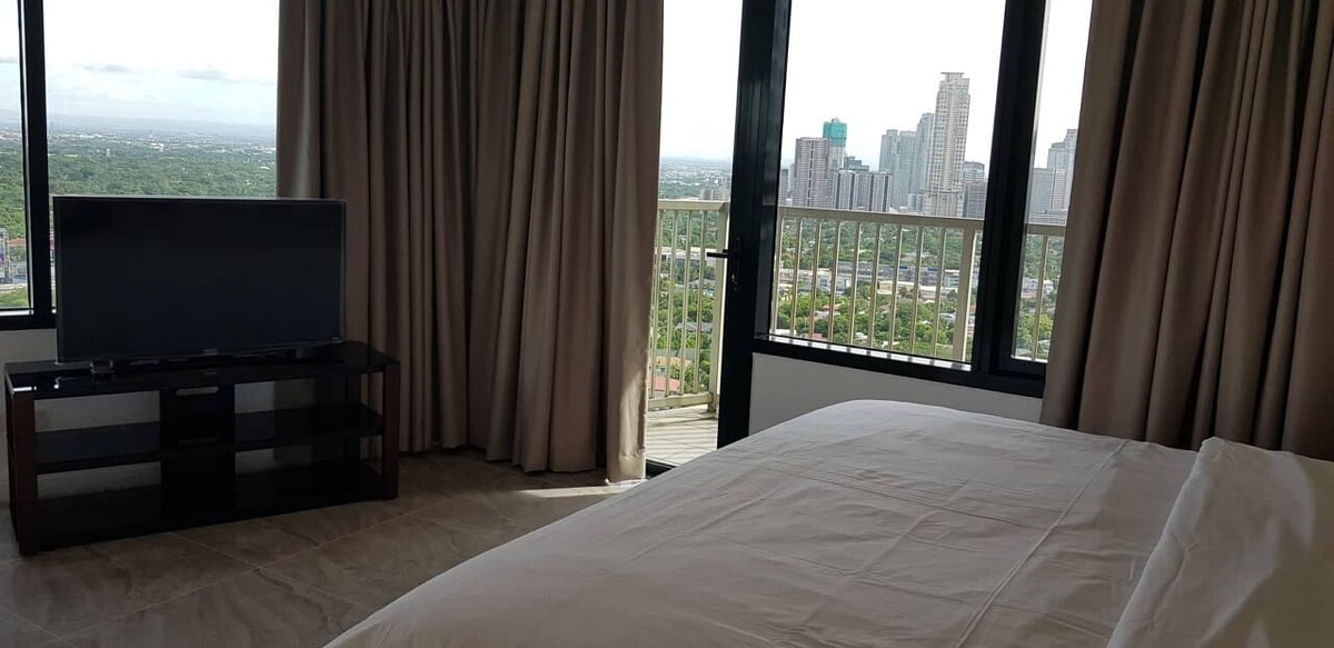 One Rockwell 3 BR For Sale
