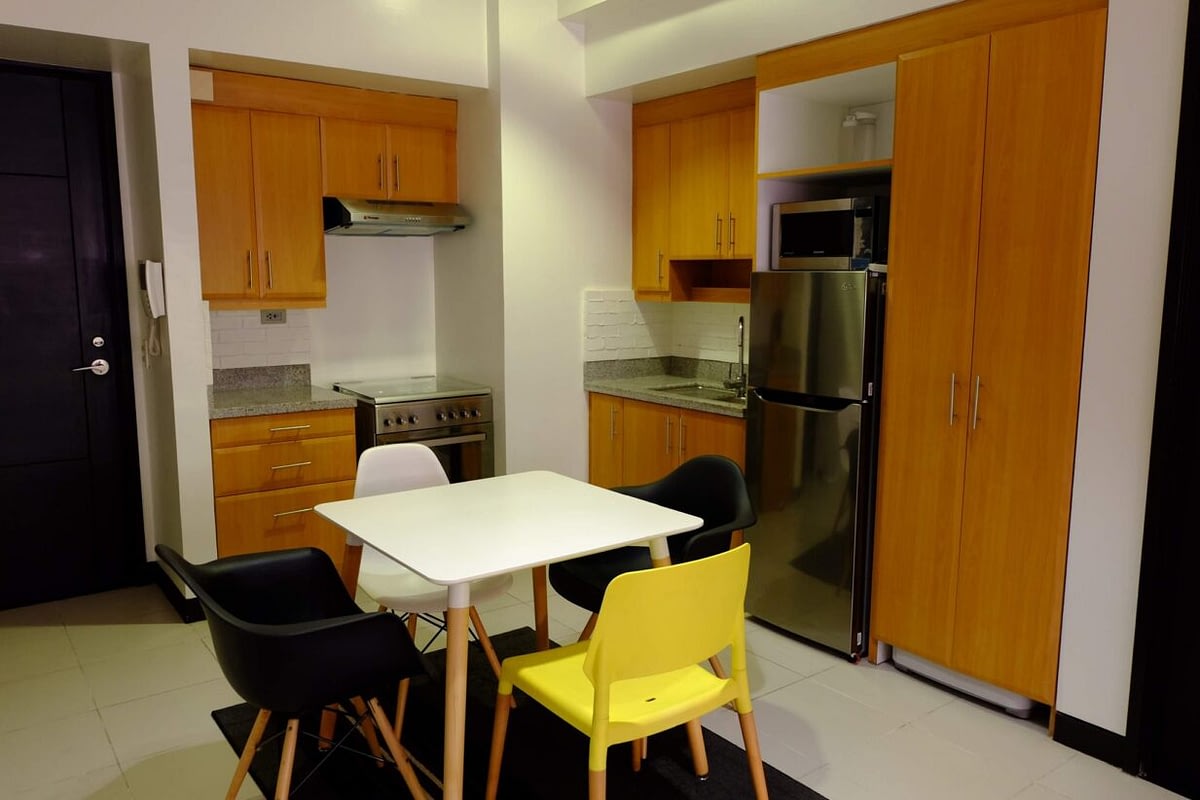 1BR with Golf Course View in Fairways Towers