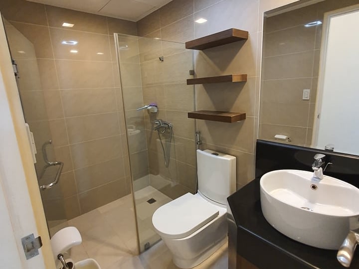 3BR Penthouse For Lease in 8 Forbestown