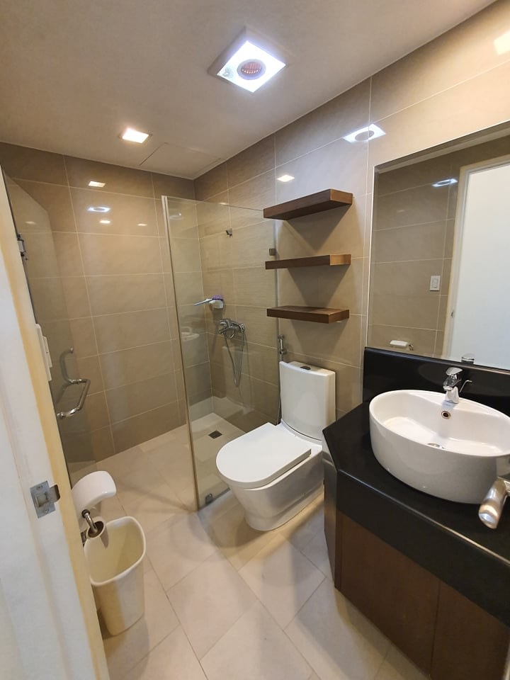 3BR Penthouse For Lease in 8 Forbestown
