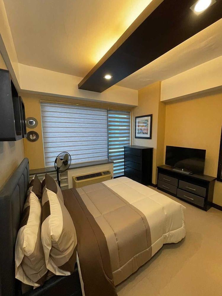 For Lease/Sale Studio in Eastwood Parkview
