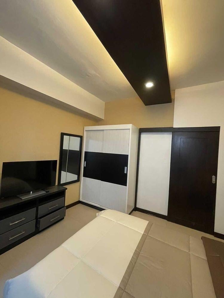 For Lease/Sale Studio in Eastwood Parkview
