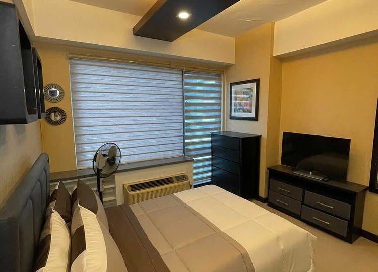 For Lease/Sale Studio in Eastwood Parkview