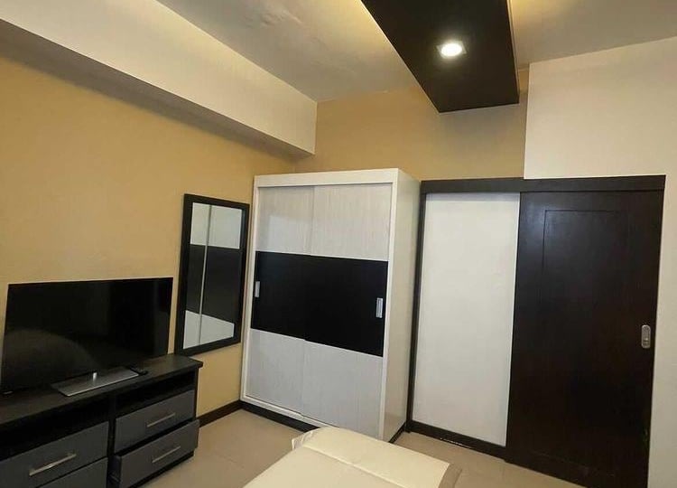 For Lease/Sale Studio in Eastwood Parkview