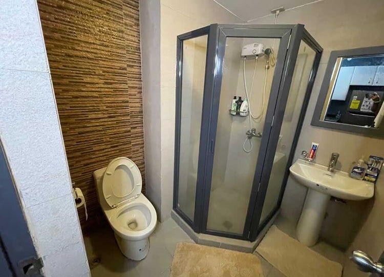 For Lease/Sale Studio in Eastwood Parkview