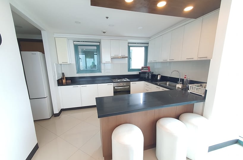 3BR Penthouse For Lease in 8 Forbestown