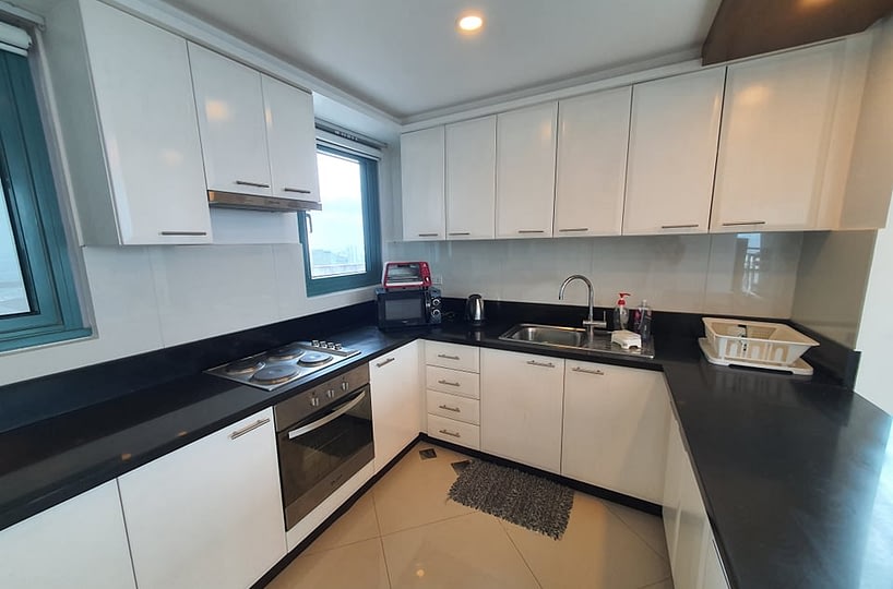 3BR Penthouse For Lease in 8 Forbestown