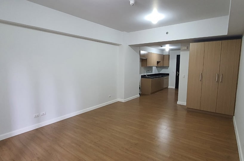 Unfurnished Studio Unit For Sale in Two Maridien