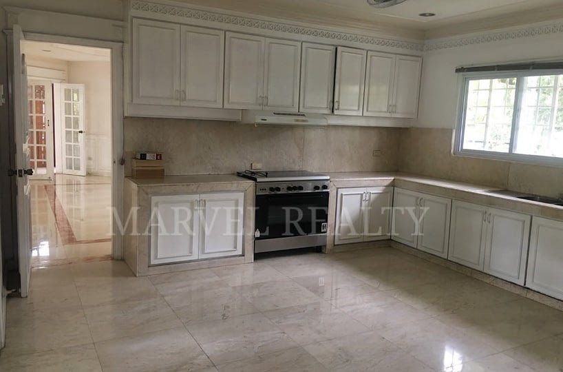 For Lease 4BR H&L in AAV