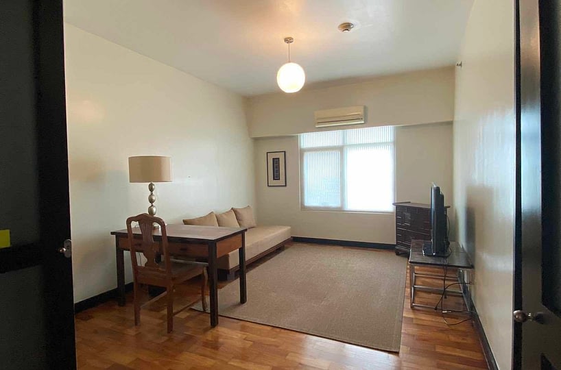 Mahogany One Serendra Unit for Rent