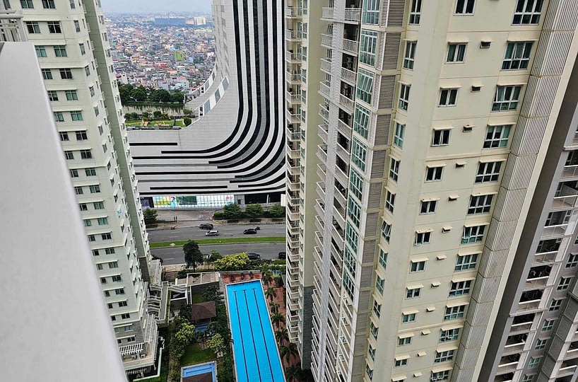 Condo Unit at Meranti Two Serendra for Sale