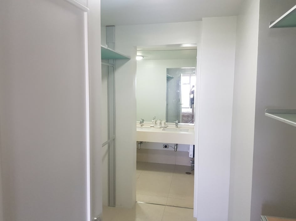 3BR Penthouse For Lease in 8 Forbestown