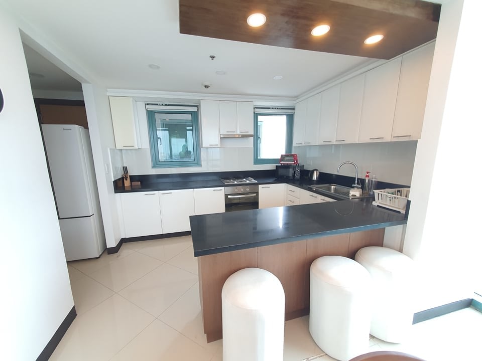 3BR Penthouse For Lease in 8 Forbestown