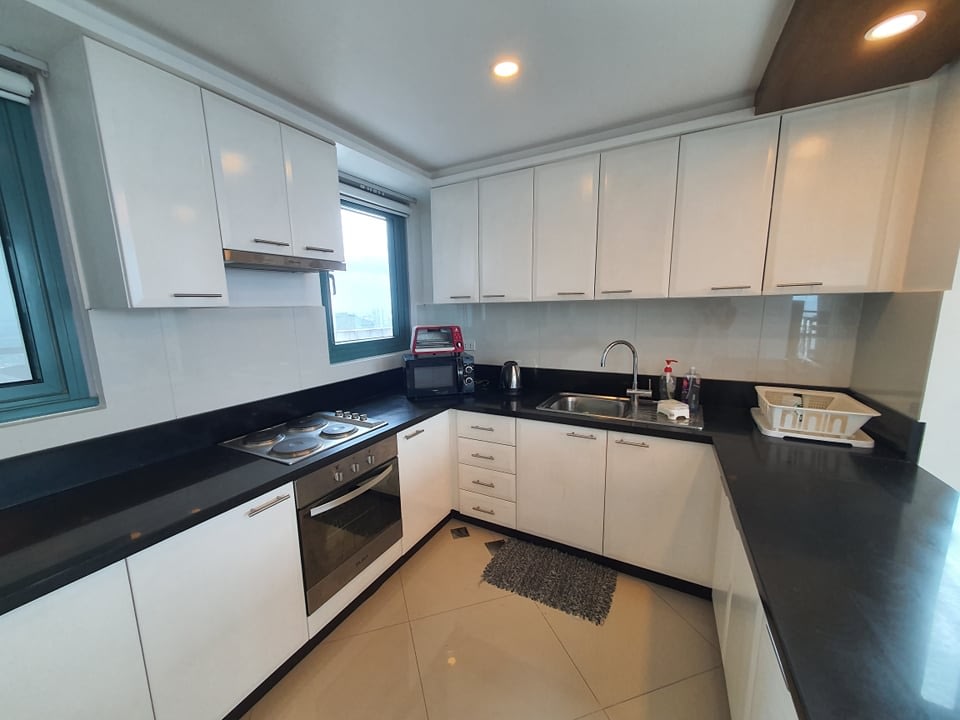 3BR Penthouse For Lease in 8 Forbestown