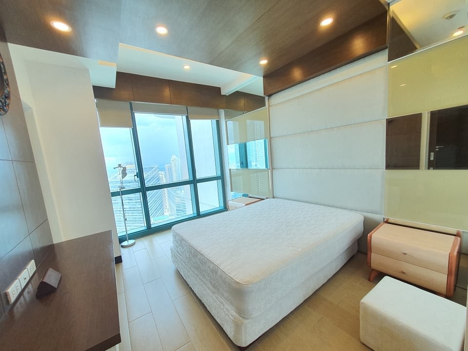 3BR Penthouse For Lease in 8 Forbestown